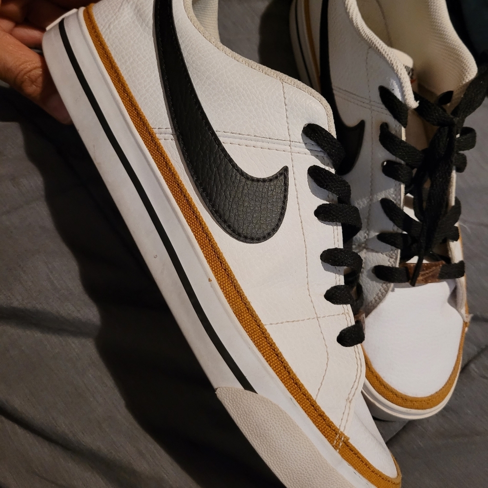 NIKE men's court legacy